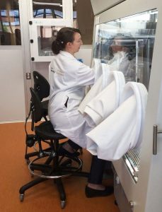 Researcher at work in the new Conconi Family Immunotherapy Lab. Image courtesy of the B.C. Cancer Foundation.
